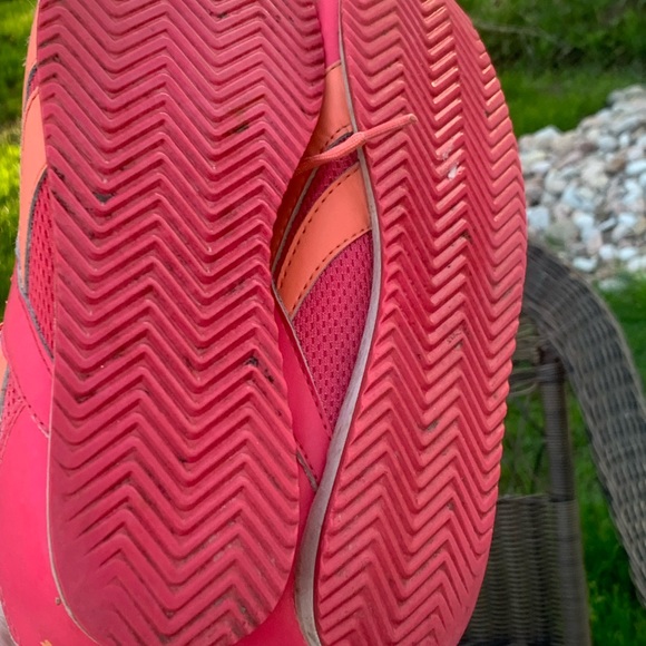 Retro Reebok running shoes. - Picture 3 of 7